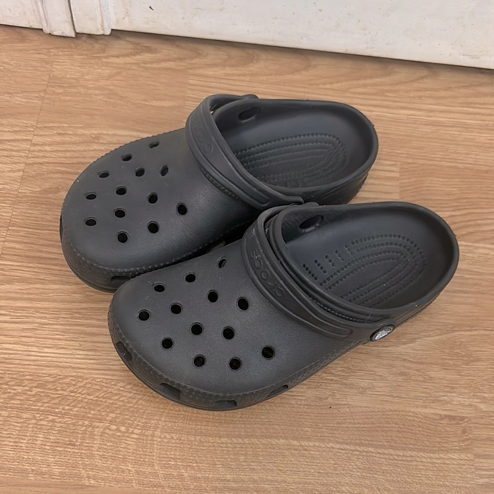 Black crocs